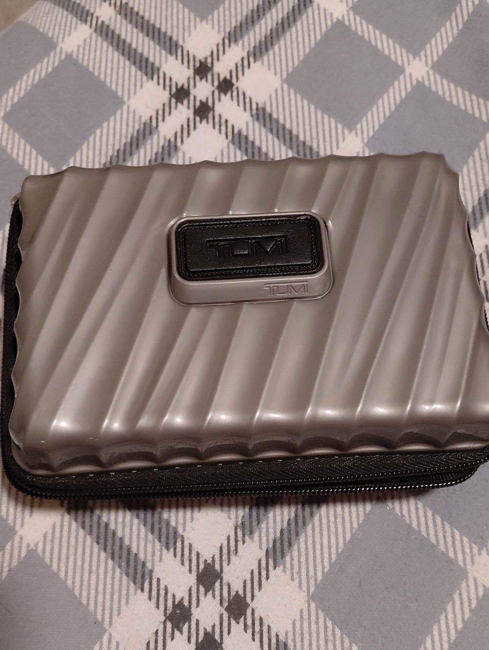 Tumi Metallic Gray Hard Shell Amenity Case